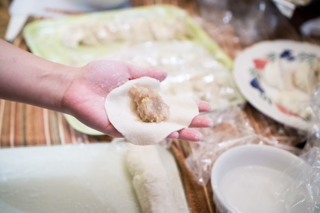 Stuffing re-rolled cold-water dough with dumpling filling