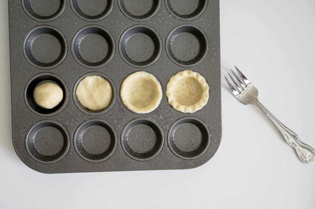 Forming the egg tarts, from L to R: (1) ball of dough, (2) dough pressed flat, (3) plain tart crust, (4) fluted tart crust